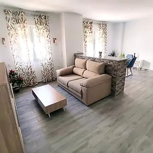 https://apartamentos-nazareno-para-familias-y-parejas.es-andalucia.com